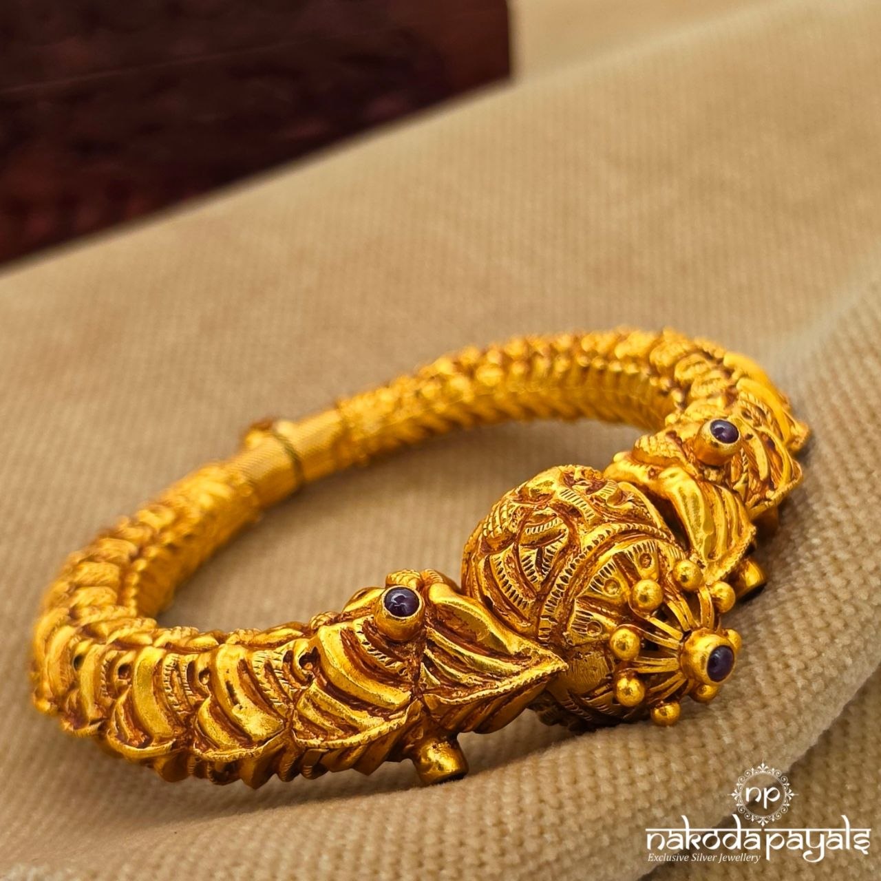 Exclusive Antique Screw Kada (Gk3360)