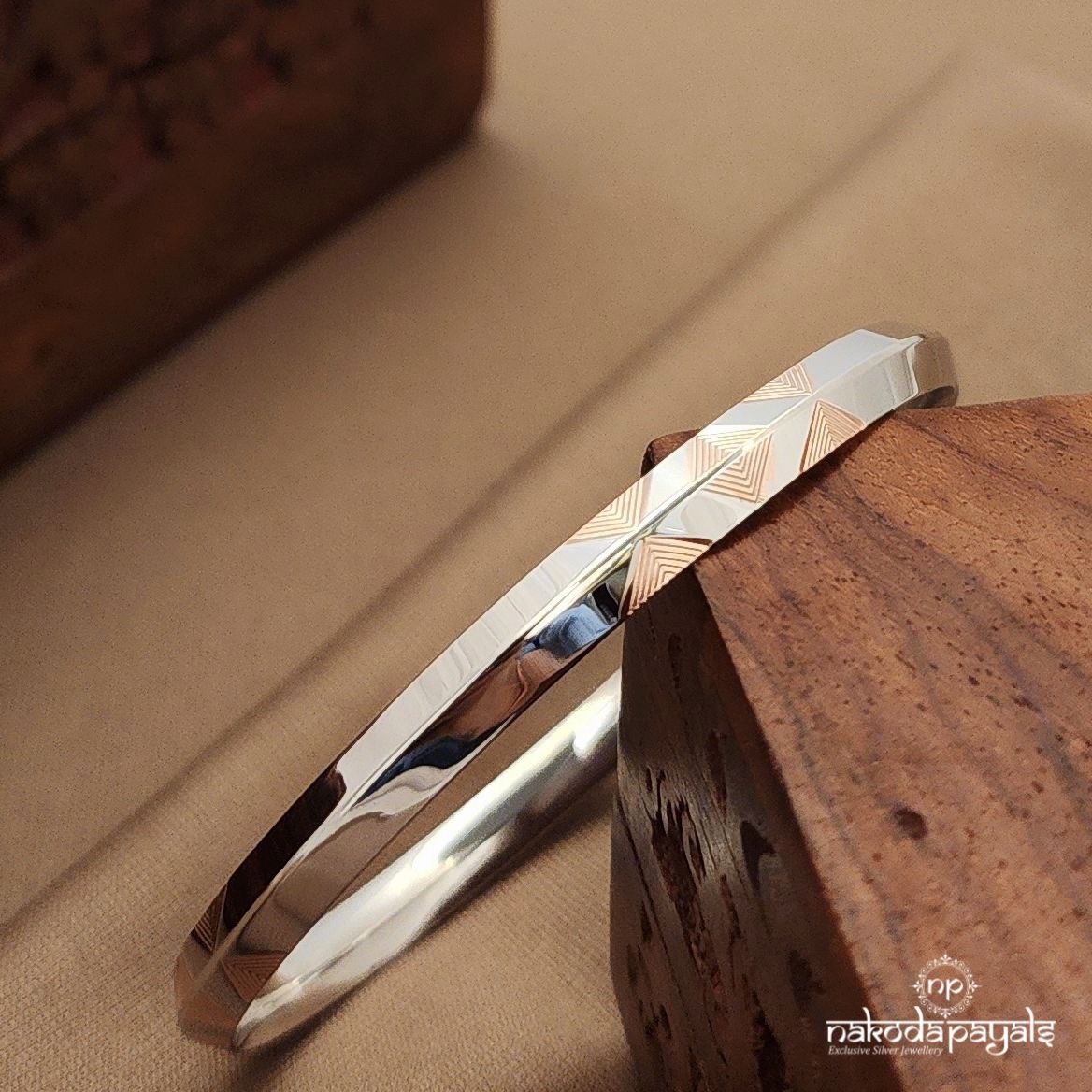 Triangular Mens Kada (Mc1122)