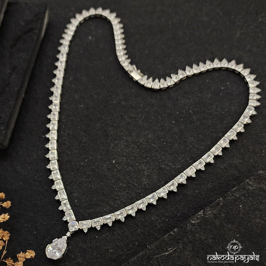 Glorious White Neckpiece (St3337)