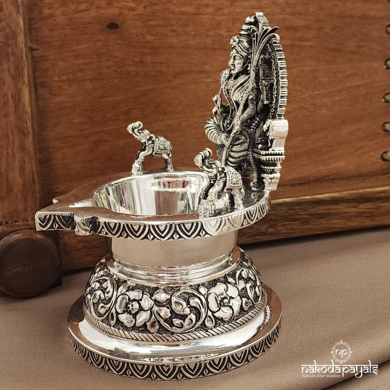 Goddess Kamakshi Deepam (Aa2065)