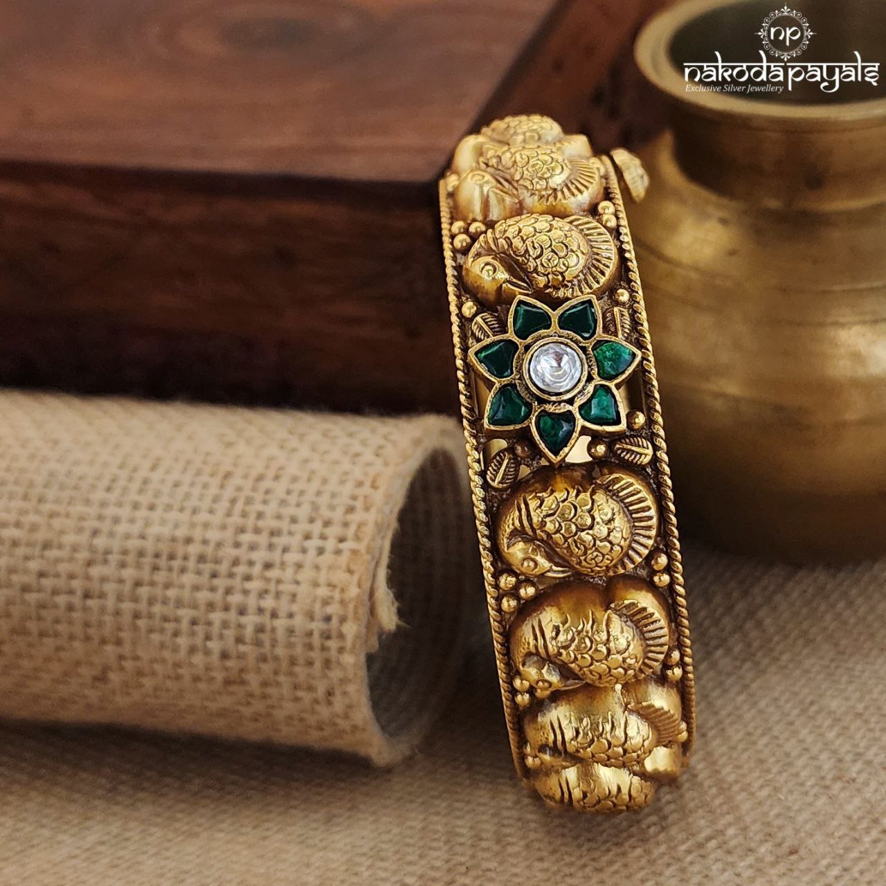 Green Kundan Screw Kada (Gk2811)