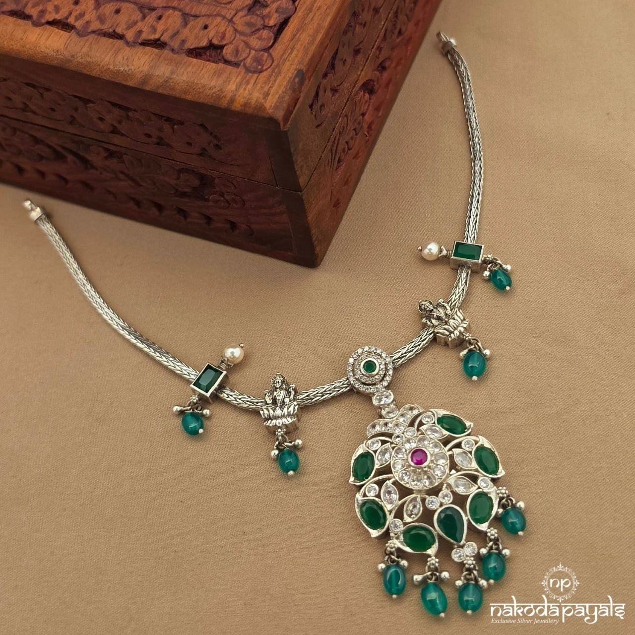 Graceful Lakshmi Neckpiece (N12109)