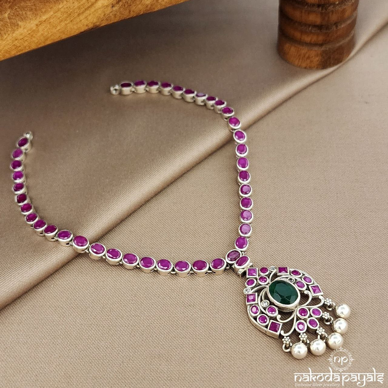 Pinkish Emerald Green Neckpiece (N11102)
