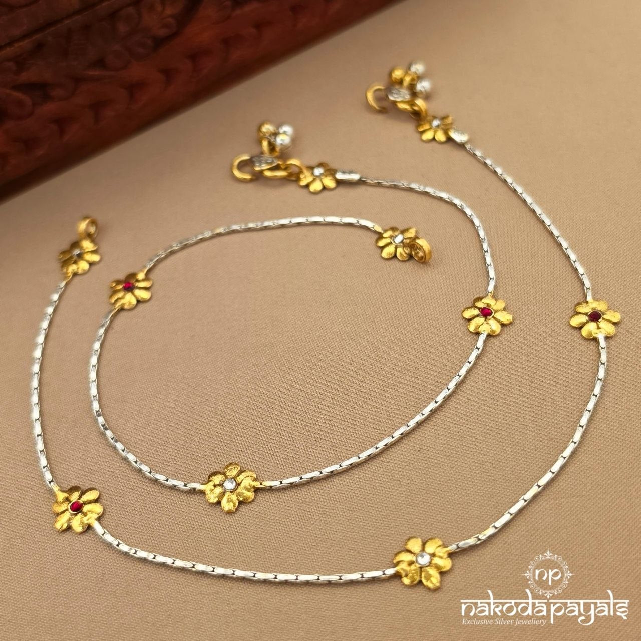Exquisite Floral Dual Tone Anklets (A7039)