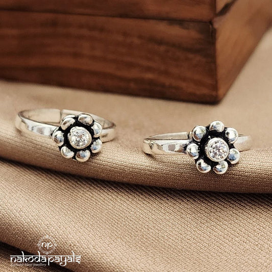 Flower White Toerings (T4599)