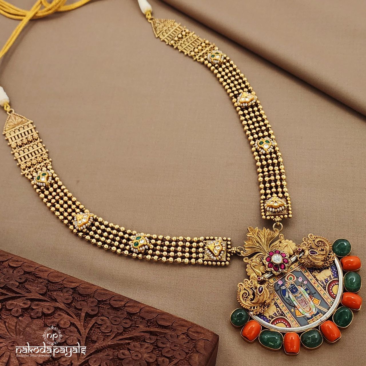 Coral Pearled Kundan Neckpiece (Gn9247)