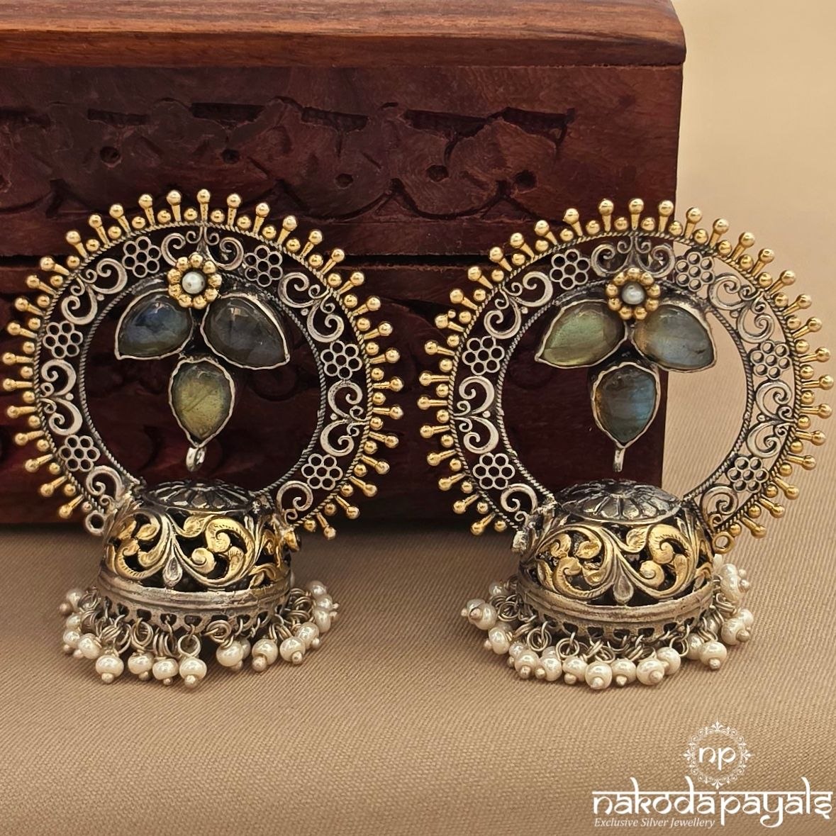 Mesmerizing Dual Tone Jhumka (J1791)