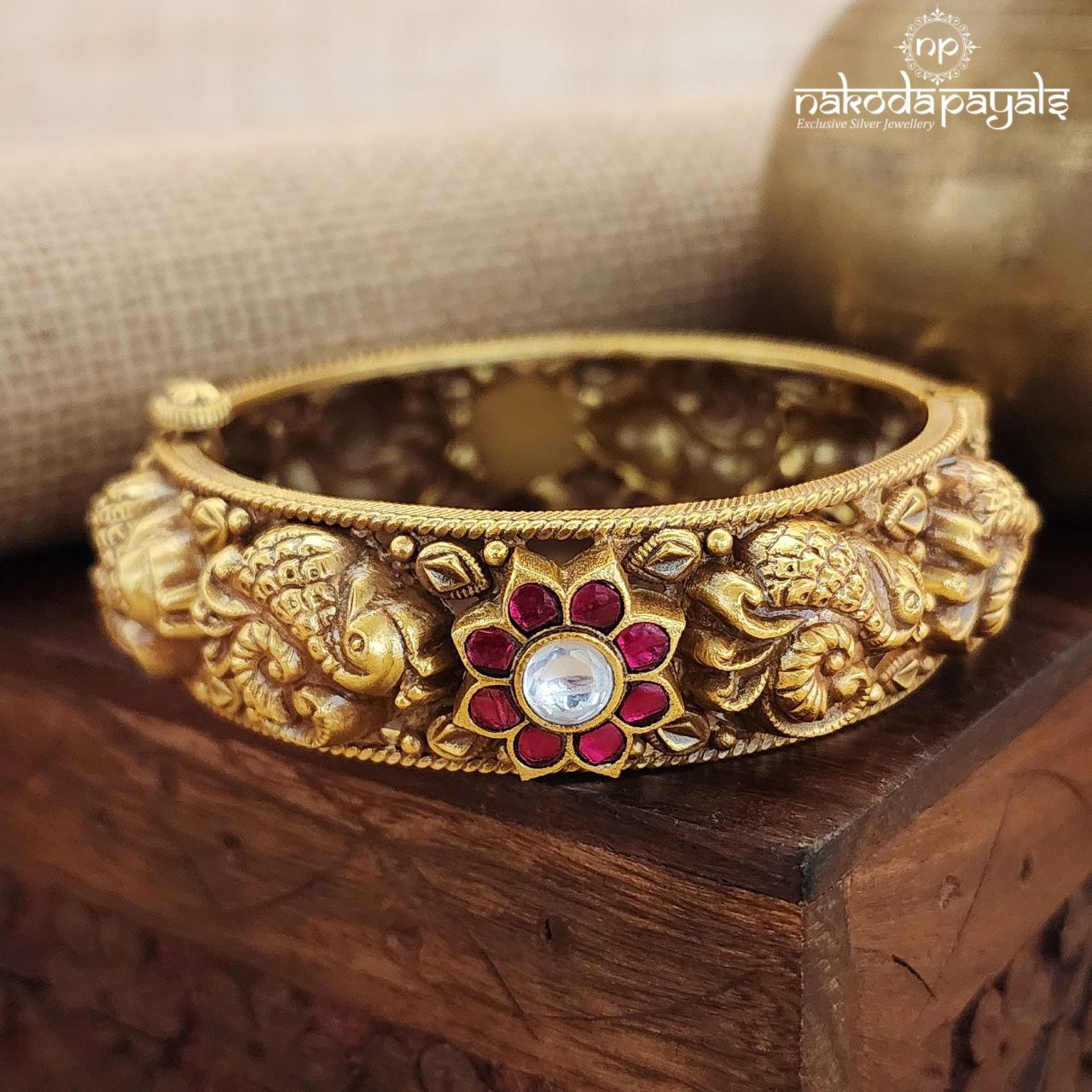 Peacock Charm Screw Kada (Gk2816)