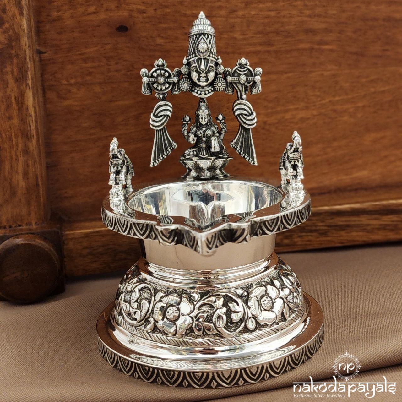 Venkatraman Oxidised Kamakshi Deepam (Aa2508)