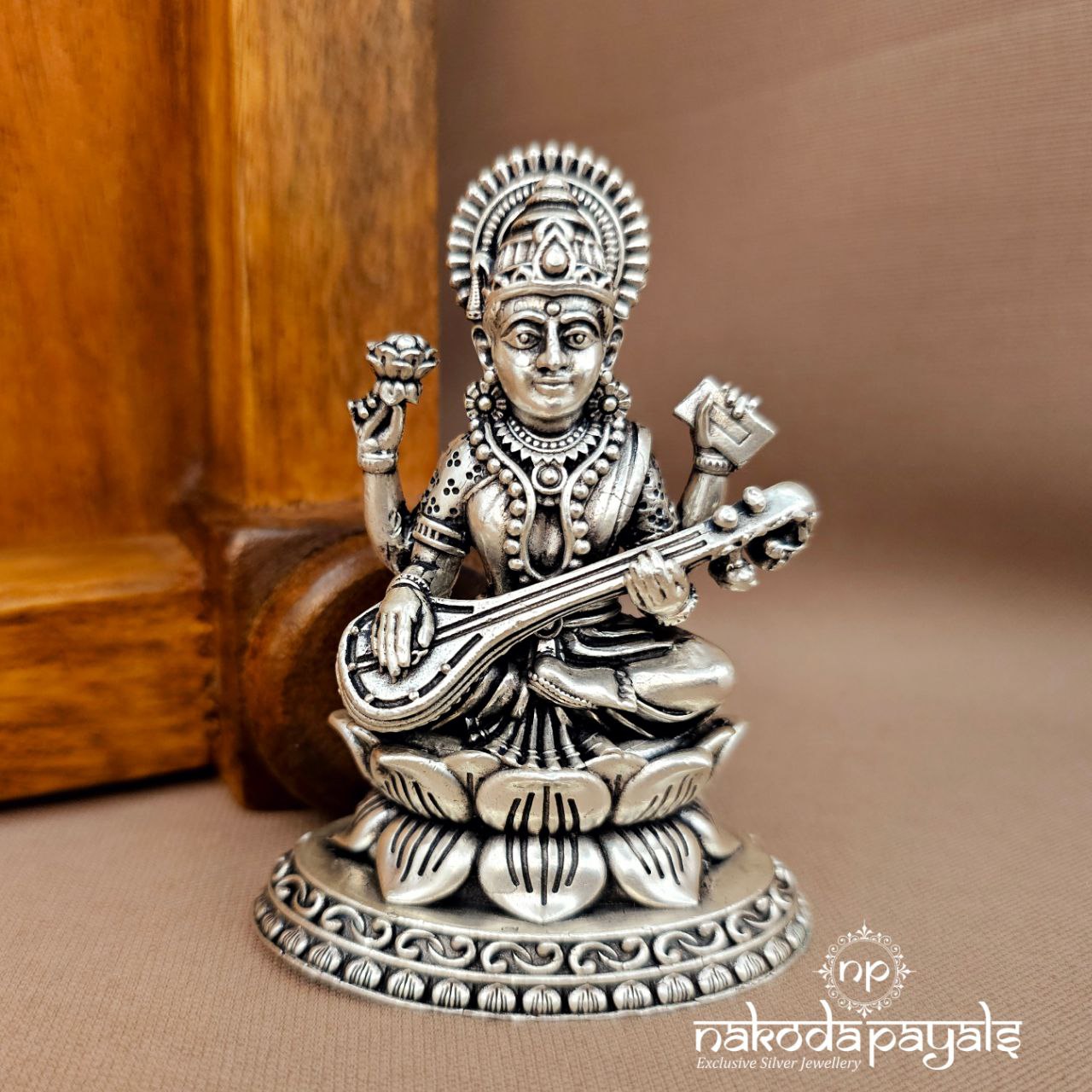 Saraswati With Veena Solid Idol (Aa2457)