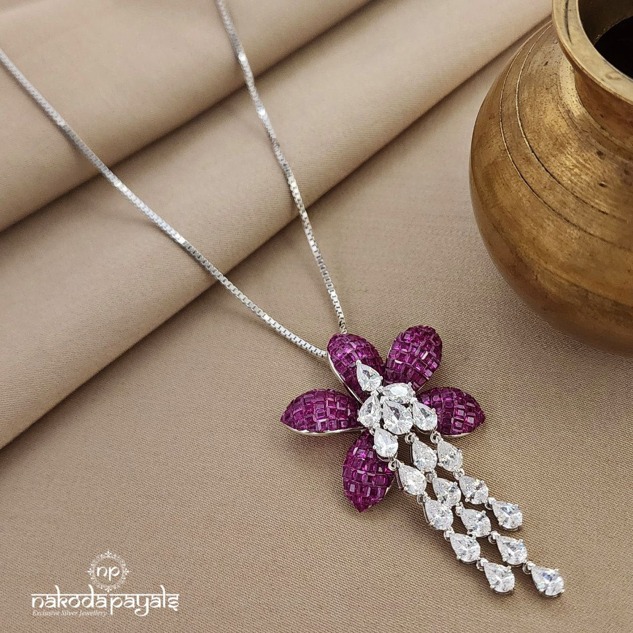 Pinkish Floral White Neckpiece (St3467)