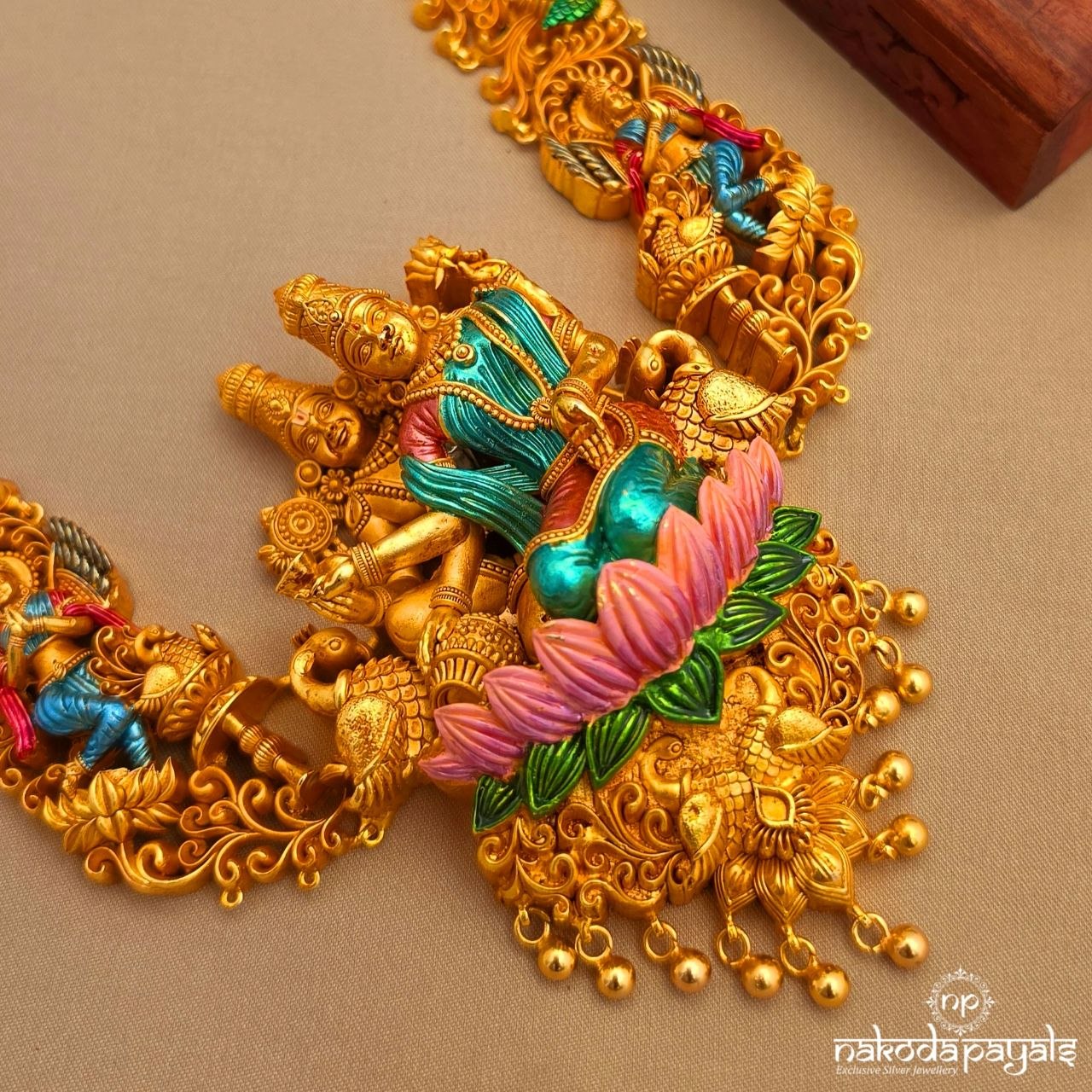 Glorifying Enamel Balaji Lakshmi Neckpiece (Gn10186)