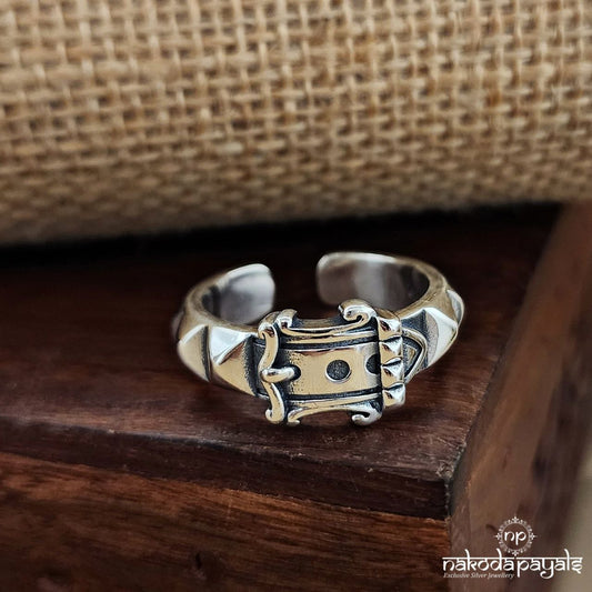 Stunning Squarish Finger Ring (F2777)