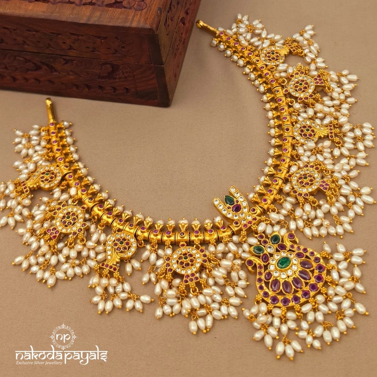 Exquisite Twin Peacock Shanku Chakra Neckpiece (Gn10670)