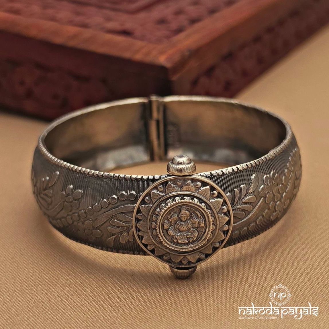 Elegant Circular Lakshmi Kada (K6298)