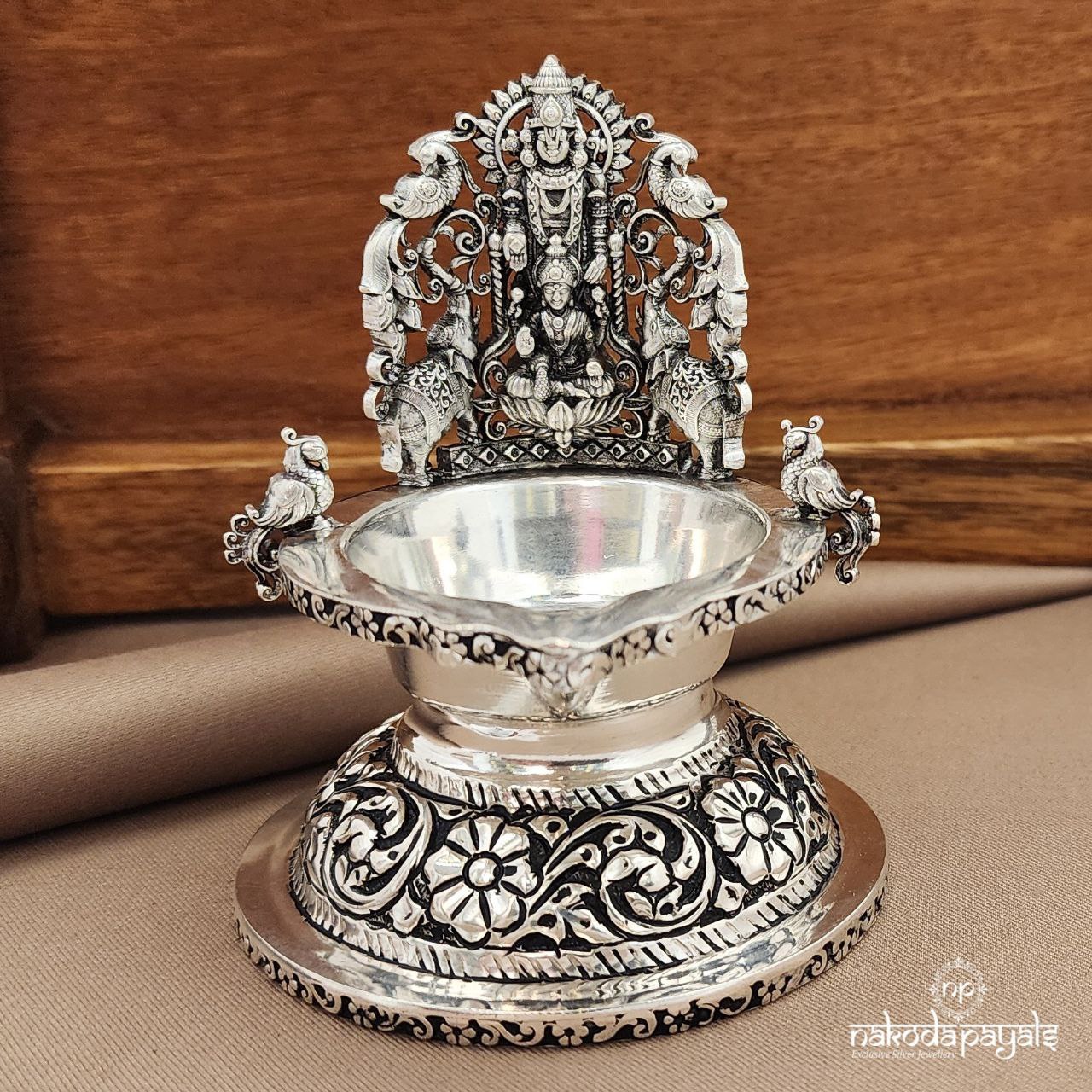 Lakshmi Venkateshwara Kamakshi Deepam (Aa2012)