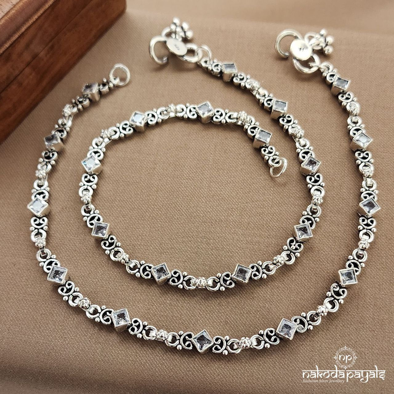 White Squarish  Anklets (A6498)