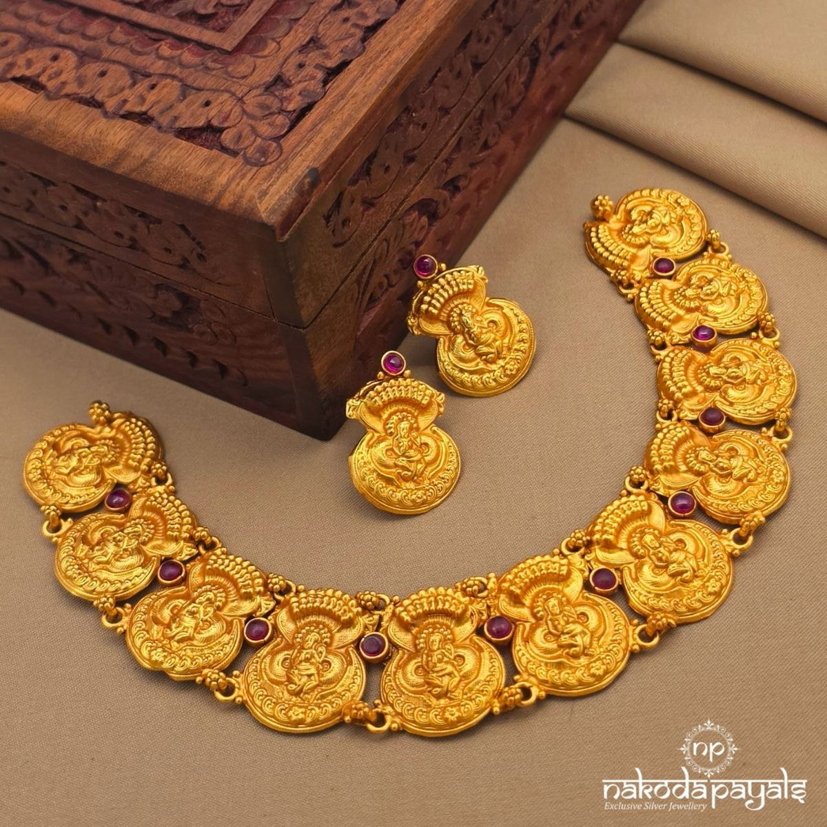 Divine Krishna Neckpiece With Earring (Gn10874)