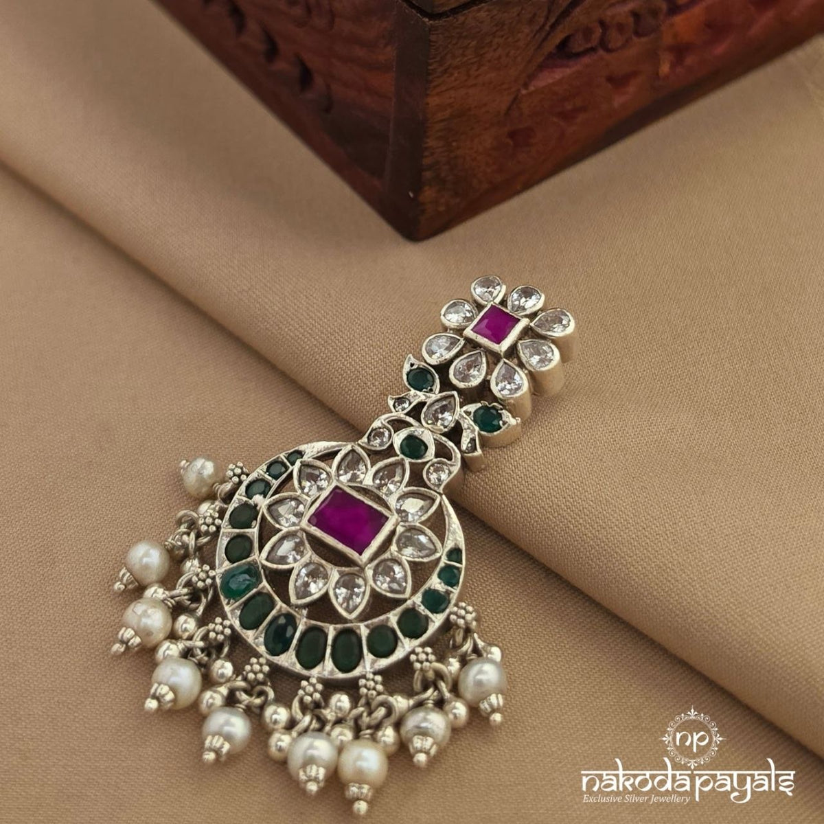 Exquisite Green Floral Pendant (P2689)