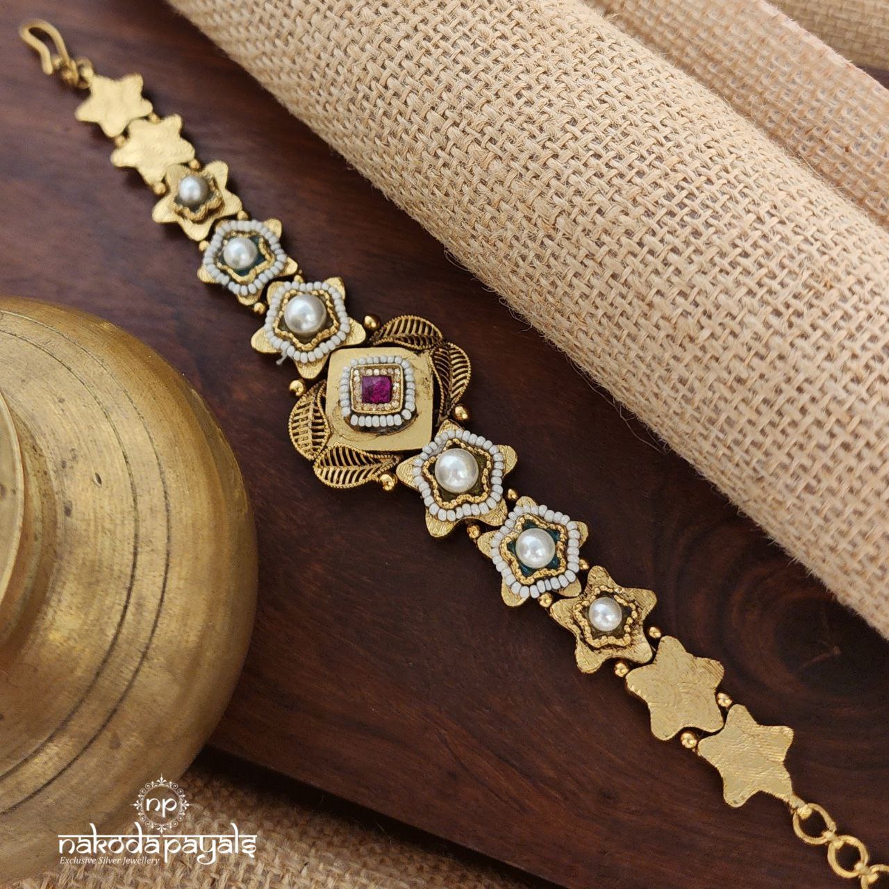 Leafy Pearled Kundan Bracelet (Gk2984)