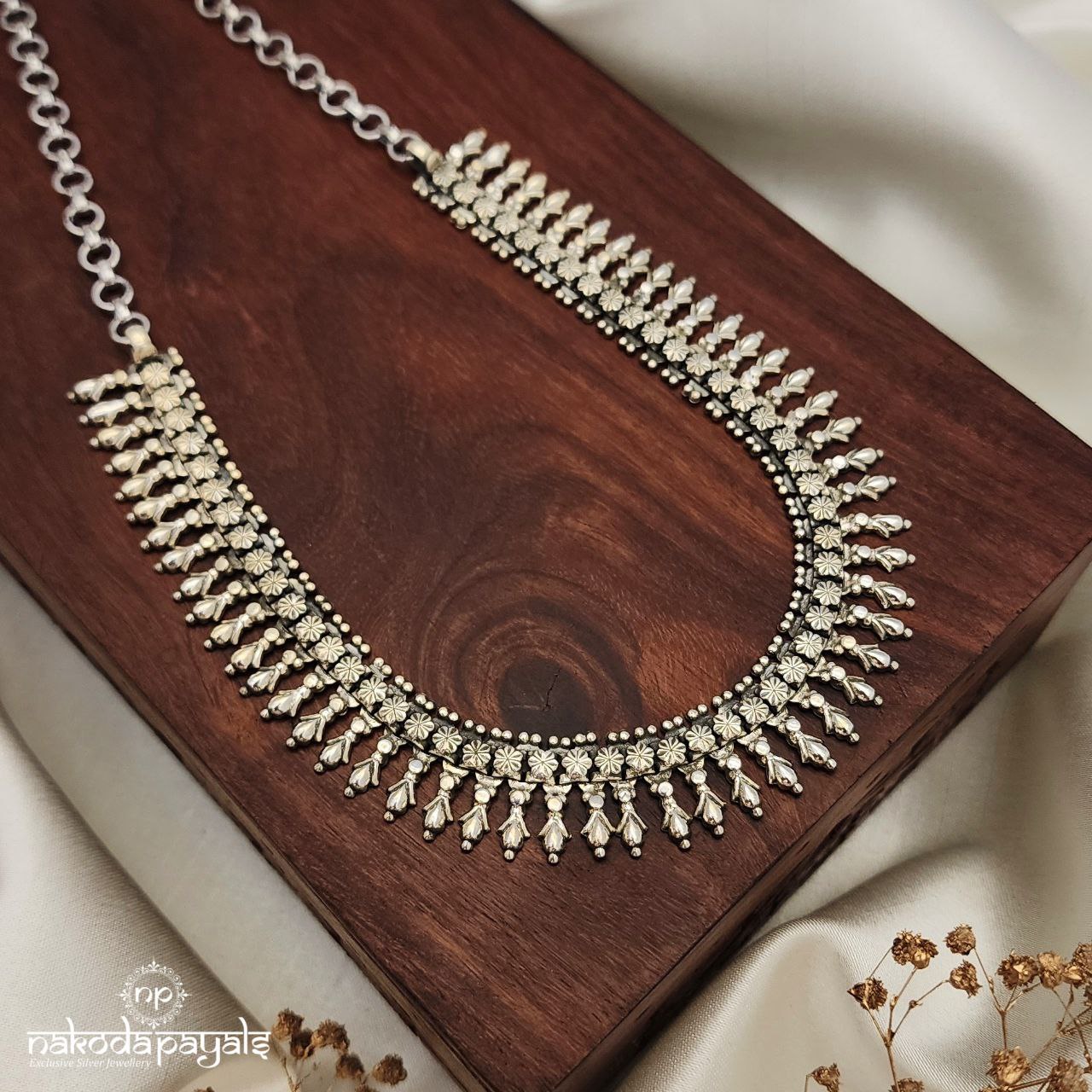 Tribal Floral Short Neckpiece (N10518)