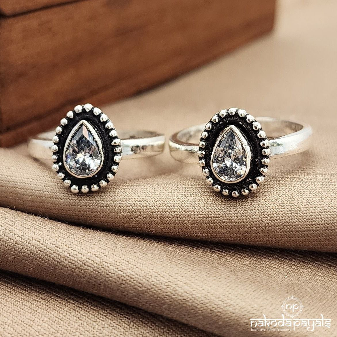 Drop White Toerings (T4674)