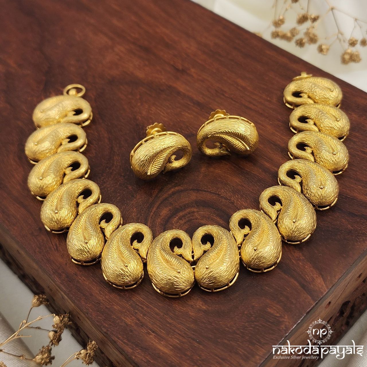 Shy Peacock Neckpiece With Earrings (Gn8665)