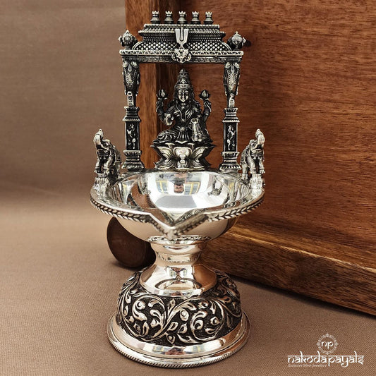 Temple Lakshmi Kamakshi Deepam (Aa2544)