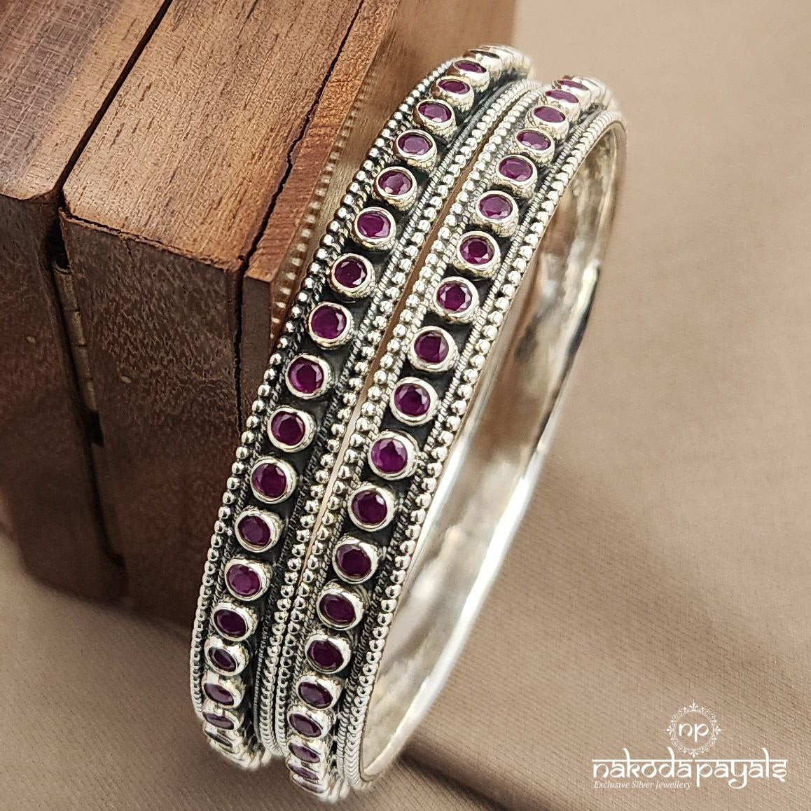 Dotted Red Bangle (K6127-29)