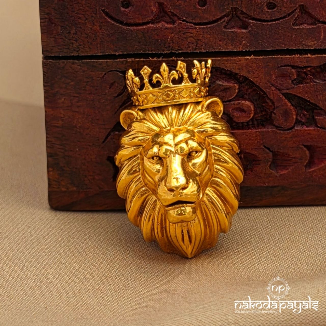 Elegant Lion King Brooch (St4106)