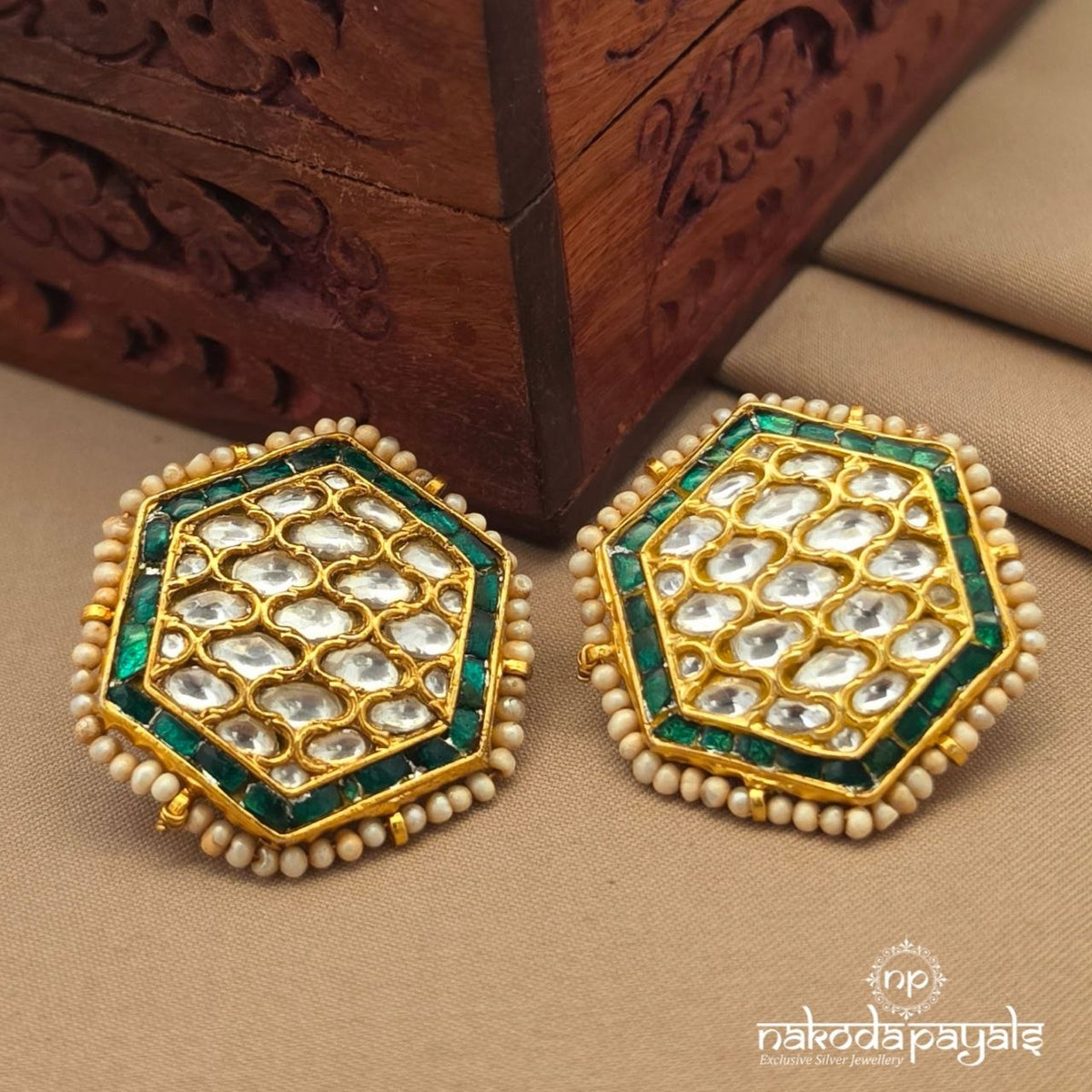 Elegant Green  Pearl Studs (Ge11444)