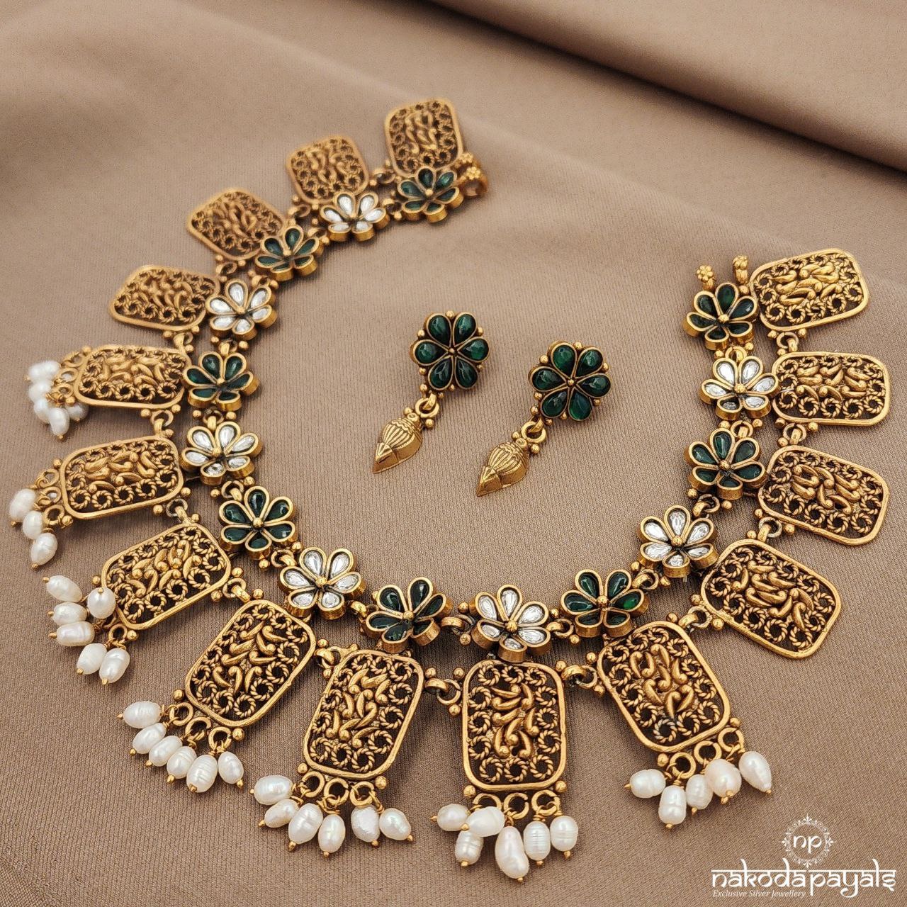 Rectangular Green Neckpiece With Earrings (Gn9118)