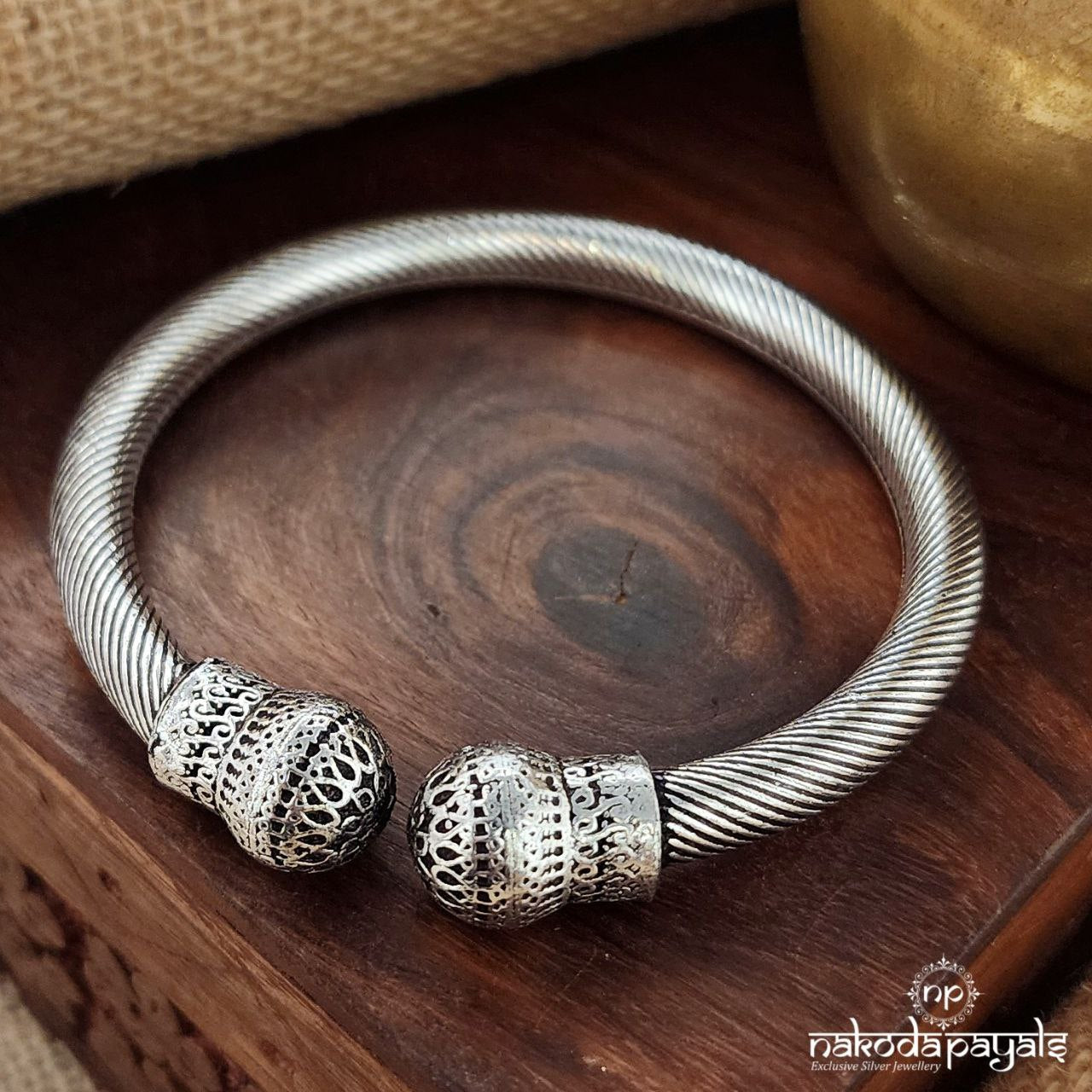 Attractive Striped Single Kada (K5099)