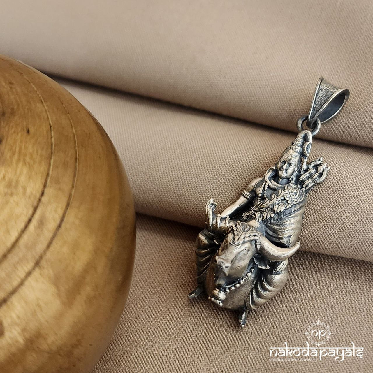 Lord Shiva With Nandhi Pendant (P2337)