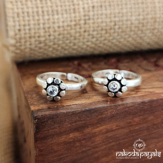Stamped White Flower Toerings (T4175)