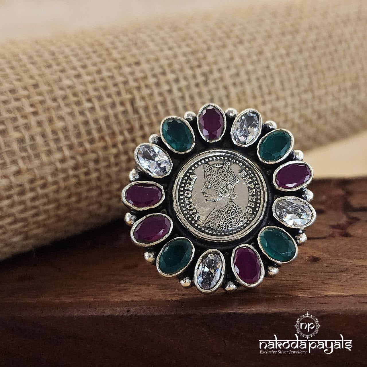 Queen Victoria Finger Ring (F2526)