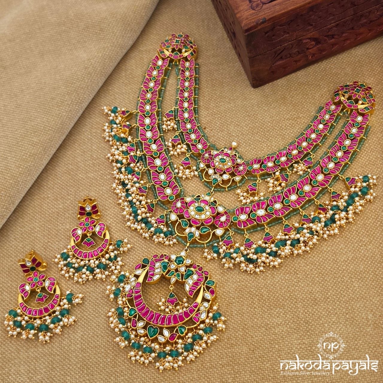 Exemplary Kundan Neckpiece With Earrings (Gn10568)