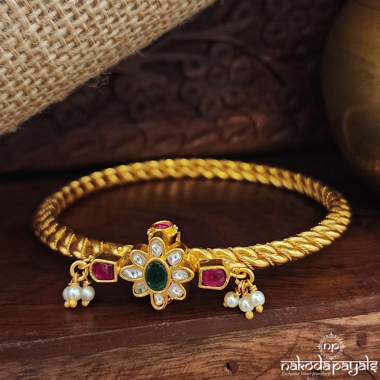 Elegant Kundan Screw Kada (Gk2925)