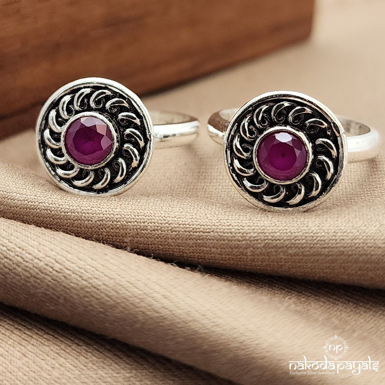 Unique Red Toerings (T4683)