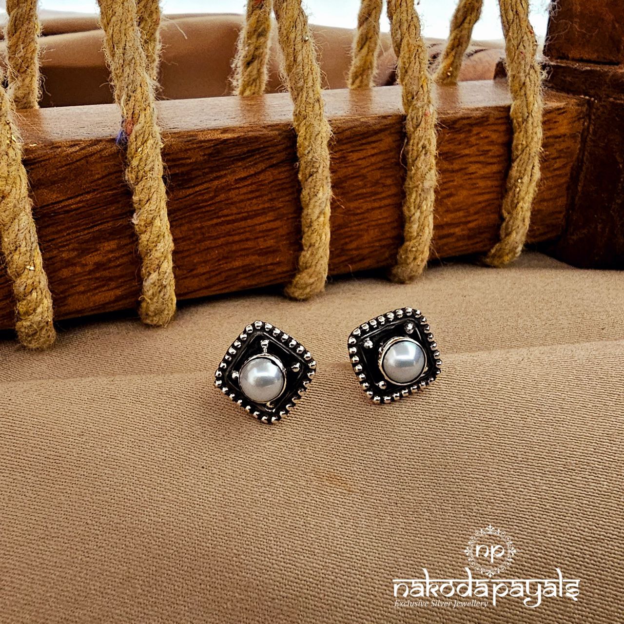 Pearled Studs (S9505)