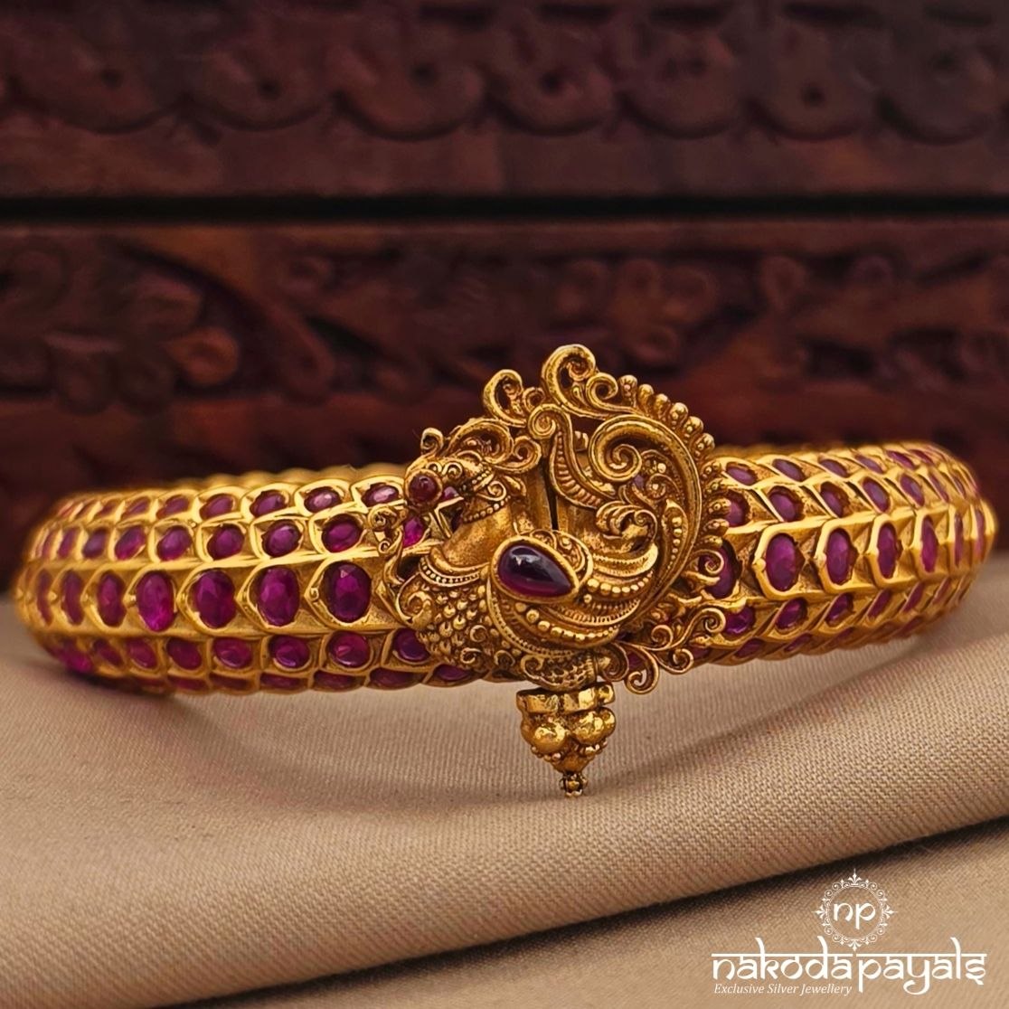 Stunning Peacock Openable Screw Kada (Gk3381)