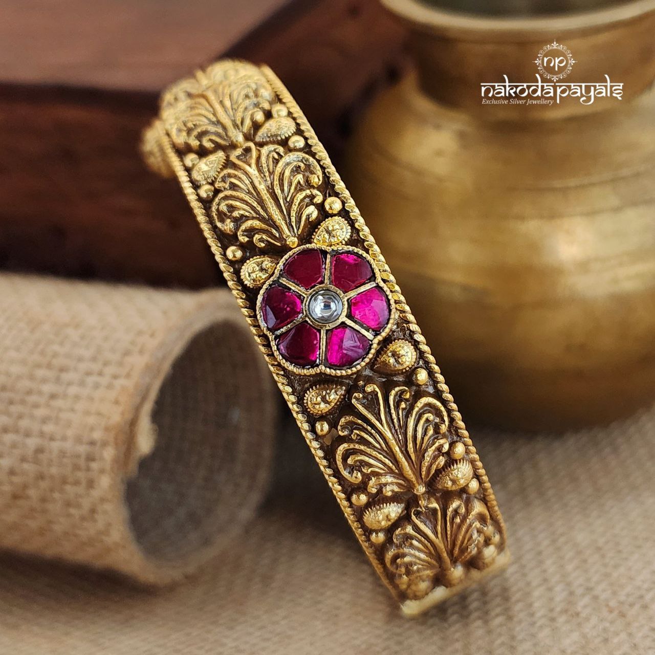 Kundan Grace Screw Kada (Gk2809)