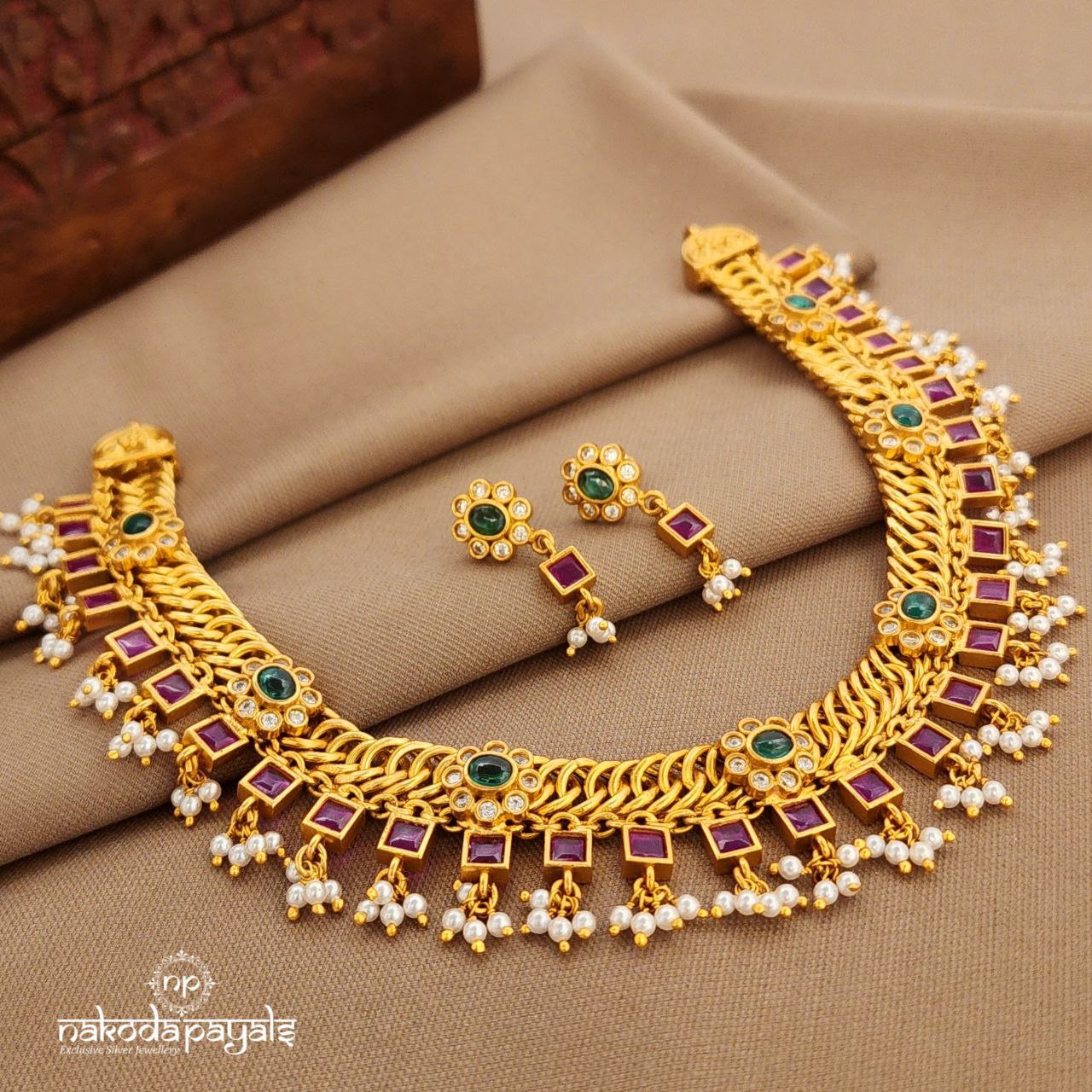 Squarish Pink Neckpiece With Earrings (Gn9845)