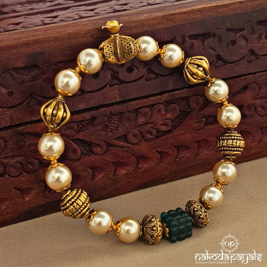 Endearing Pearl Screw Kada (Gk3321)