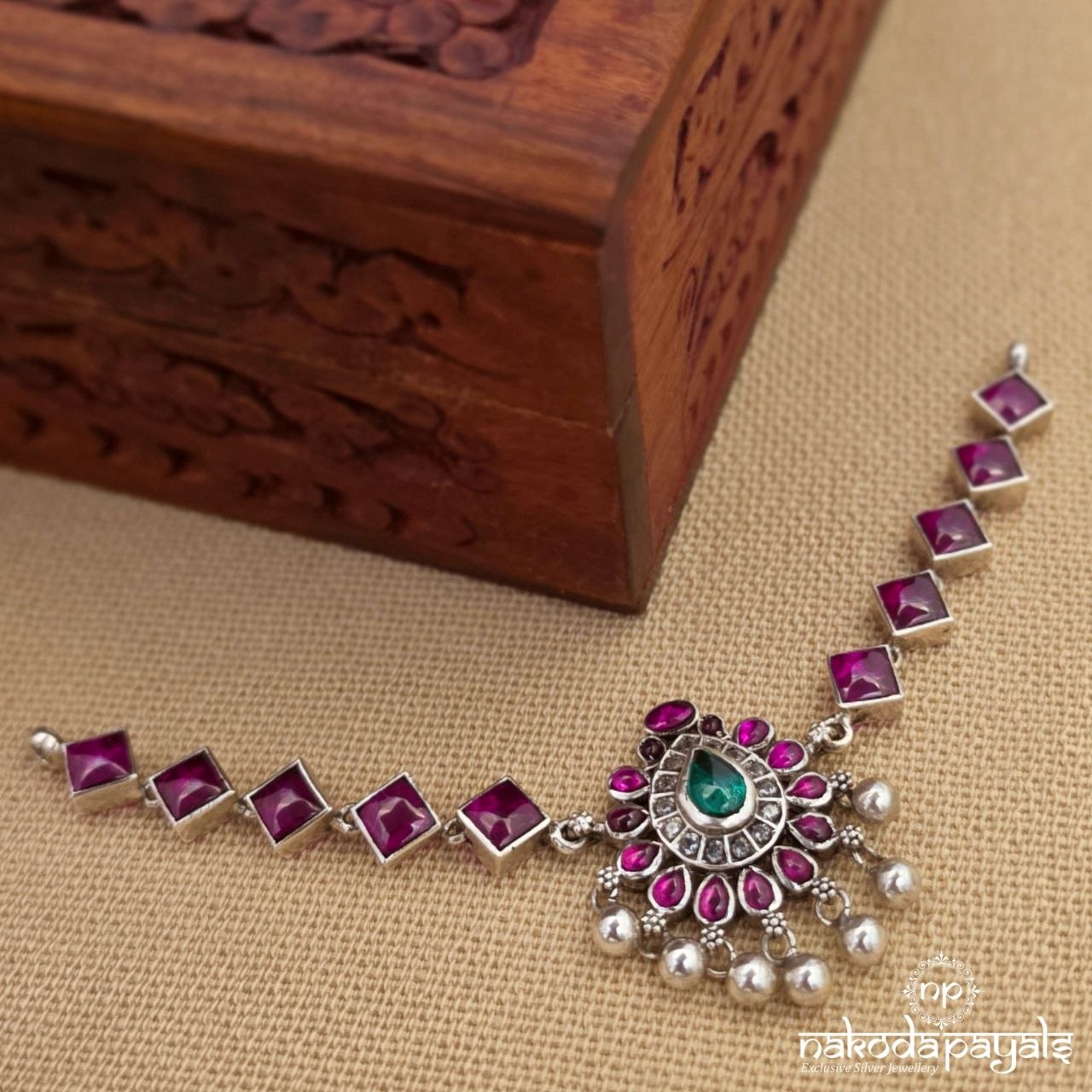 Resplendent Choker (N12024)