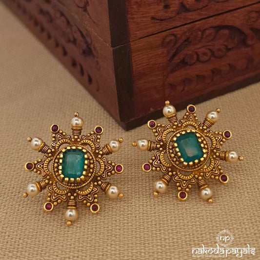 Pearl Green Studs (Ge11103)
