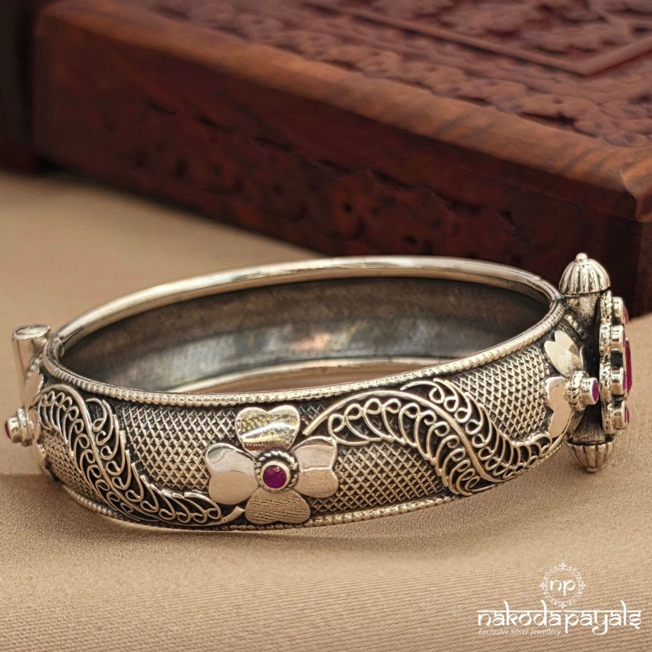 Pinkish Floral Oxidised Kada (K6330)