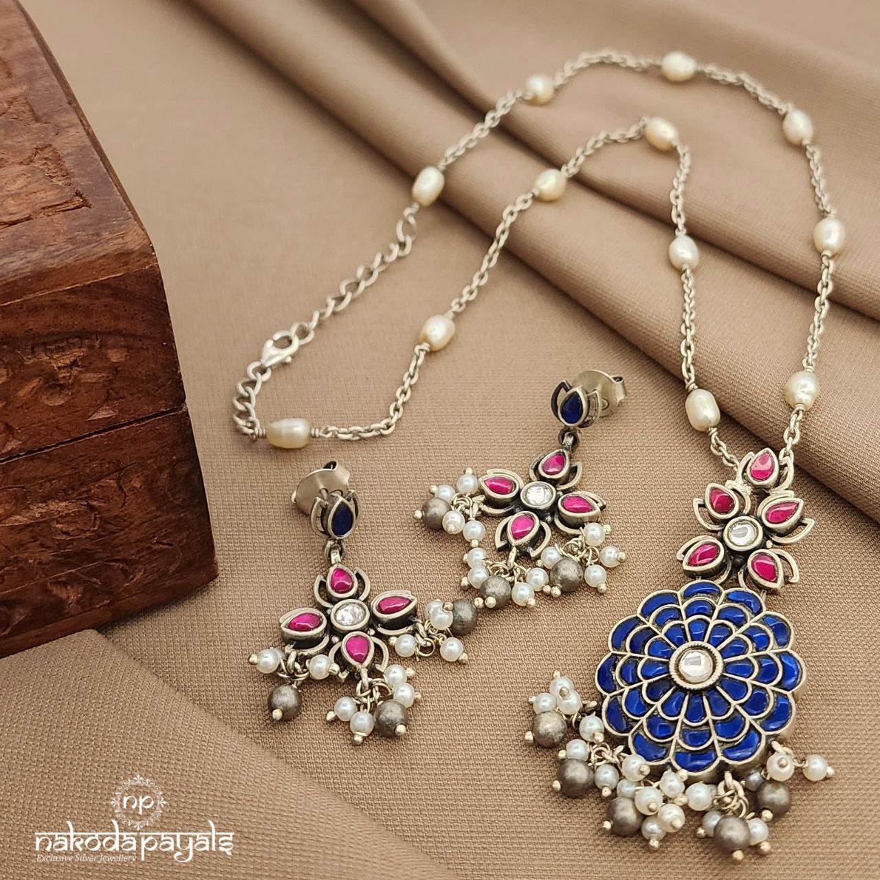 Kundan Pearled Neckpiece With Earrings (N11258)