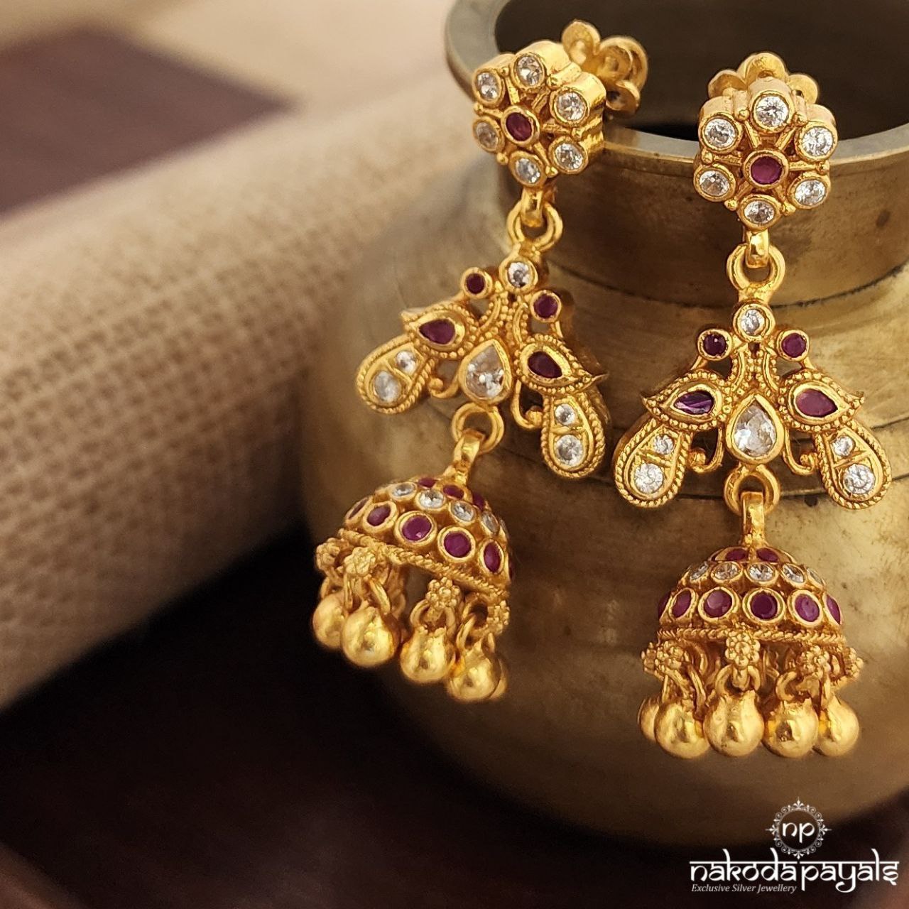 White & Red Jhumka (Ge8887)