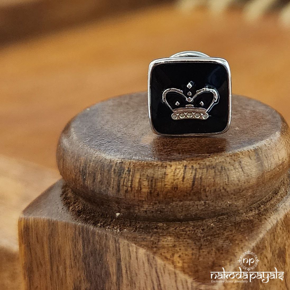 Crown Lapel Pin (St3648)